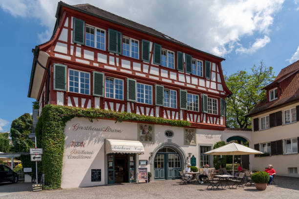ドイツ南部のボーデン湖にあるハグナウにある歴史的な「ホテル・ローウェン」またはライオンズホテルの景色 - hagnau ストックフォトと画像