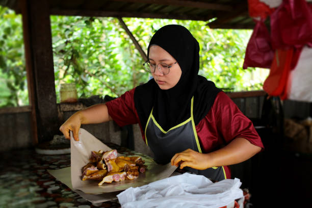malaysian food: 'itik salai' (smoked duck) - packing duck imagens e fotografias de stock