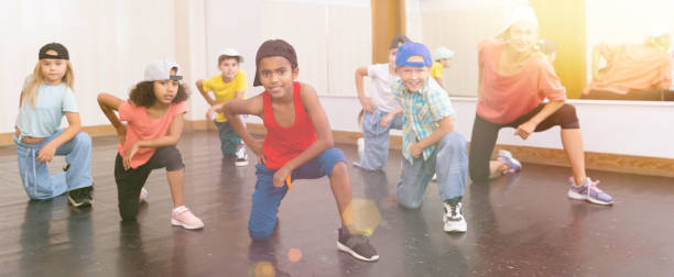 istock Kids training hip hop in dance studio 1253426207