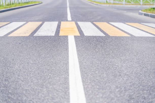istock Sity  road  and road markings, focus to the foreground, blurred background 1253432914