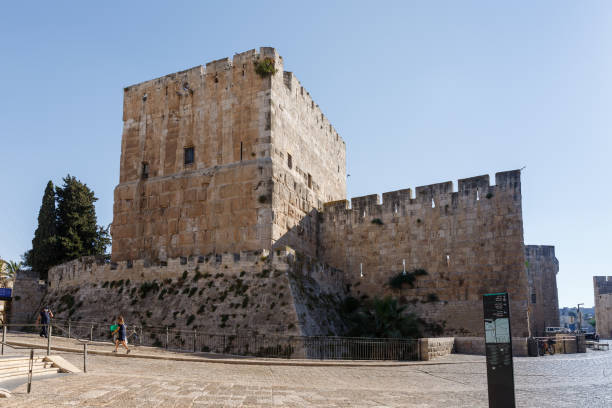 vista da rua omar ben el-hatab até a cidade de davi na antiga cidade de jerusalém, israel - el aqsa - fotografias e filmes do acervo