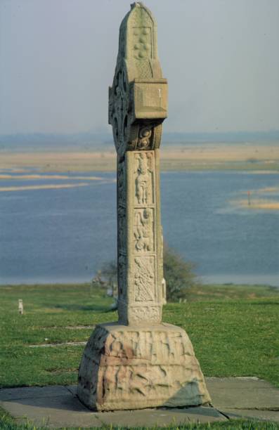 clonmacnoise irland - irish cross stock-fotos und bilder