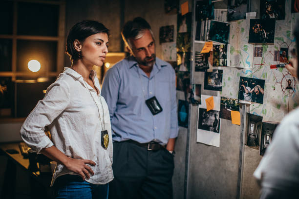 istock Detectives looking for clues together 1253495508