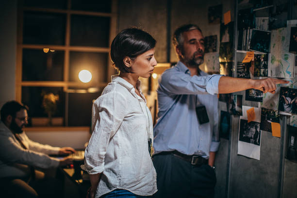 istock Detectives looking for clues together 1253495540