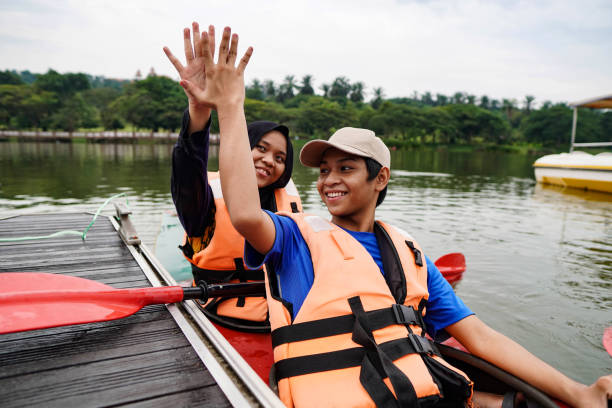 happy siblings with family kayak outdoor lake - canoagem imagens e fotografias de stock