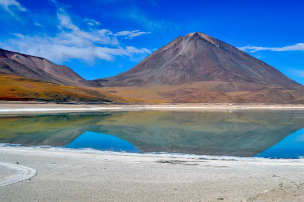 istock Salar de Uyuni Salt Flat in Bolivia 1253506271