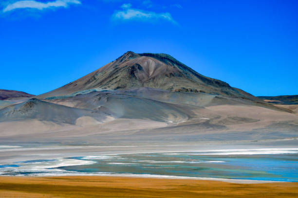 istock Salar de Uyuni Salt Flat in Bolivia 1253506730