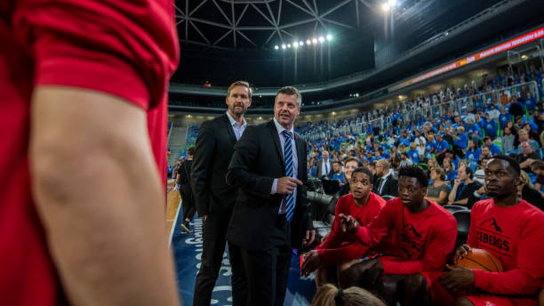 istock Coach giving instructions to basketball team 1253511961