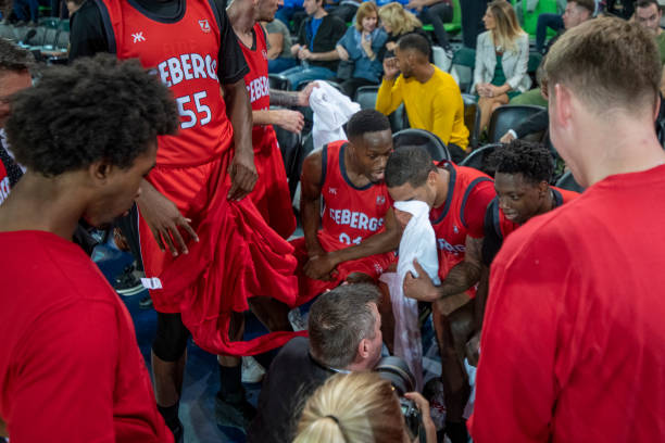 istock Coach giving instructions to basketball team 1253521577