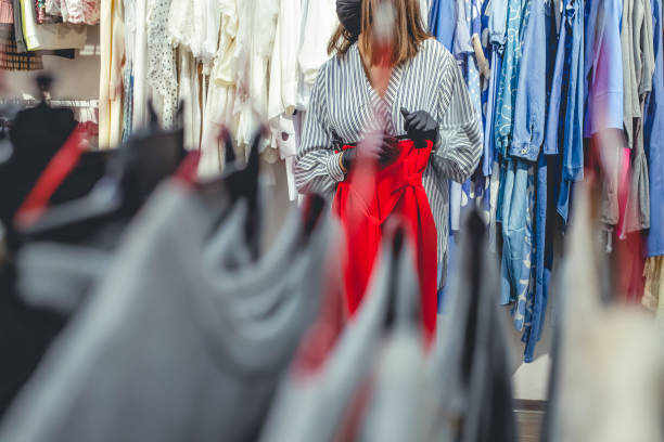 istock Free time spent shopping 1253559178