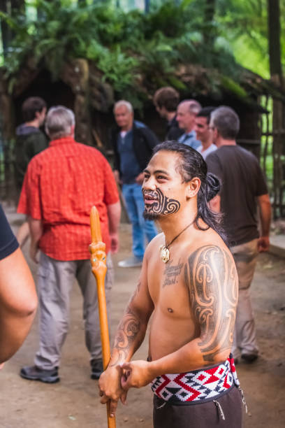 новозеландская редакционная статья - maori new zealand tattoo art стоковые фото и изображения