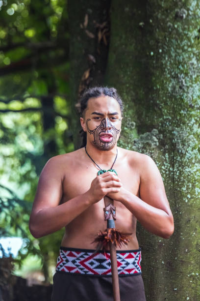 новозеландская редакционная статья - maori new zealand tattoo art стоковые фото и изображения