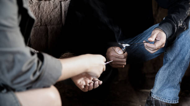 substance abuse, addiction and bad habits concept - narcotic teenager cocaine drug abuse imagens e fotografias de stock