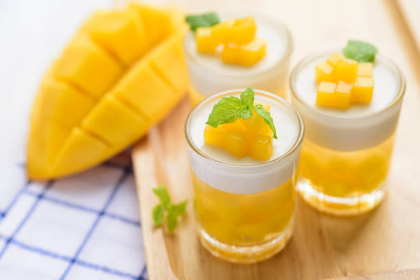 budino di mango da dessert tailandese - agar jelly foto e immagini stock