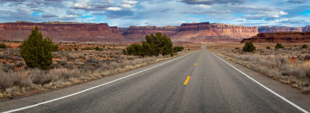 istock Iconic Utah Buttes and Mesas 1253600216