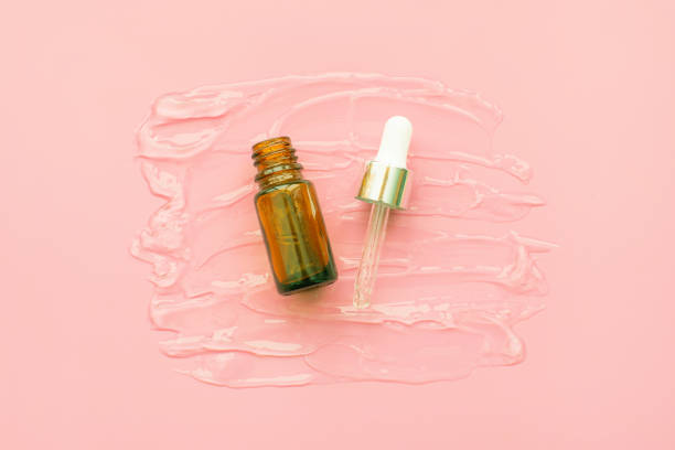 istock Serum drops or Liquid gel with pipette on pink background 1253621809