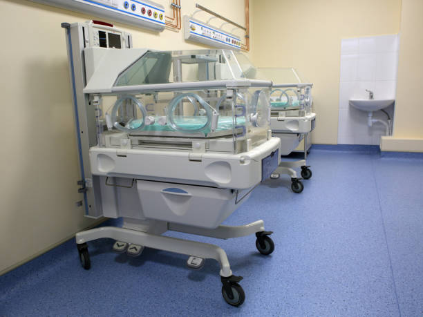 Incubator for newborns of premature babies, resuscitation in perinatal medical center, modern technologies Incubator for newborns of premature babies, resuscitation in perinatal medical center, modern technologies. No label maternity ward stock pictures, royalty-free photos & images