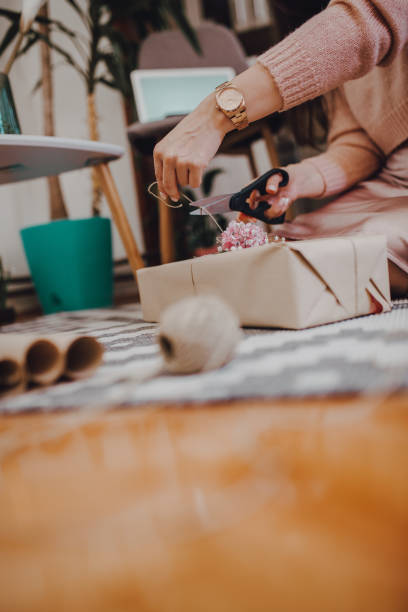 istock Woman florist working at home 1253641027