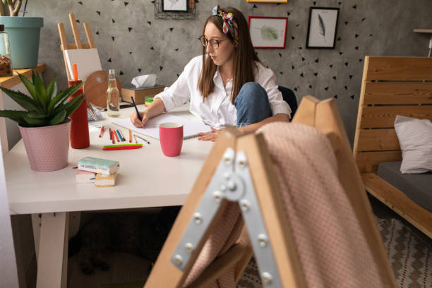 istock Female artist drawing at home 1253641753