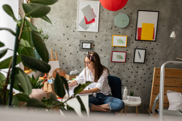 istock Female artist drawing at home 1253642530