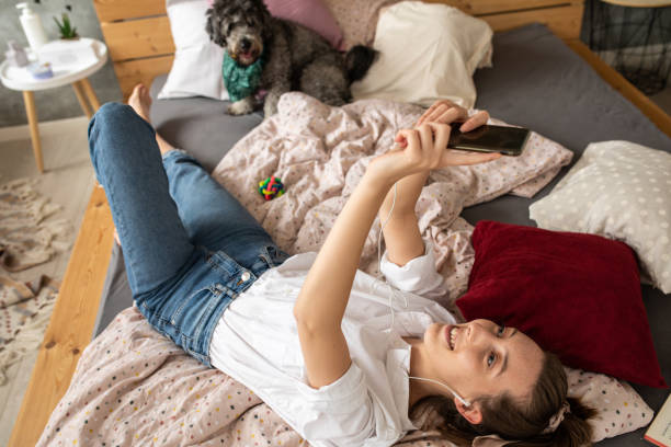 istock Keeping in touch with friends 1253642768