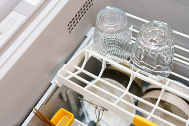 istock Built-in dishwashing machine in the kitchen 1253649070