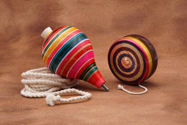 istock trompo and yoyo 1253661454