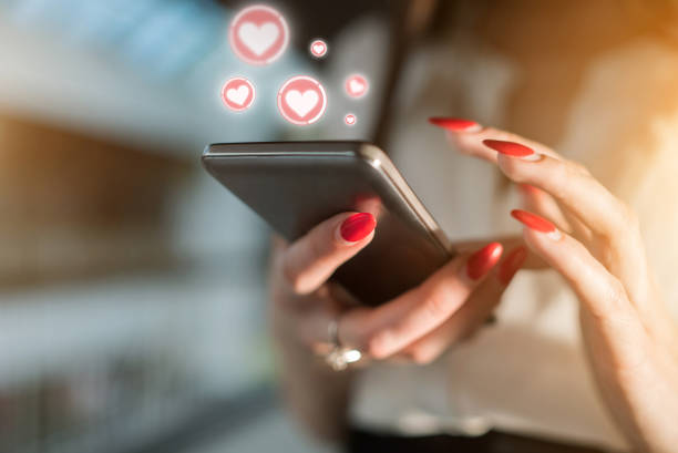 istock Love via smartphone 1253674195