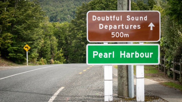 roadsign on the side of the road reading doubtful sound and pearl harbour, - te anau imagens e fotografias de stock