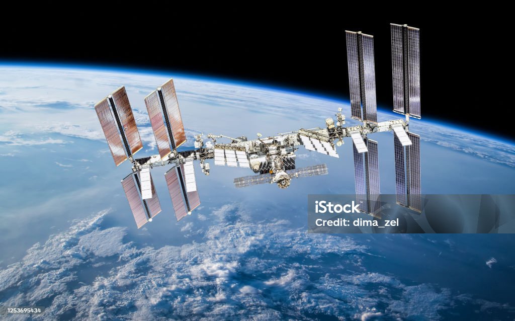 Stazione ISS in orbita del pianeta Terra. Elementi di questa immagine forniti dalla NASA - Foto stock royalty-free di Stazione Spaziale Internazionale