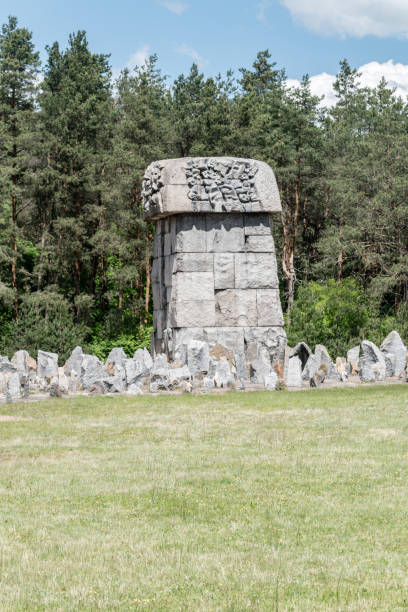 pomnik w treblince ii nazistowskiego niemieckiego obozu zagłady w okupowanej polsce w czasie ii wojny światowej. - treblinka zdjęcia i obrazy z banku zdjęć