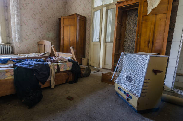 istock oven and box at a bed of a hotel 1253703016
