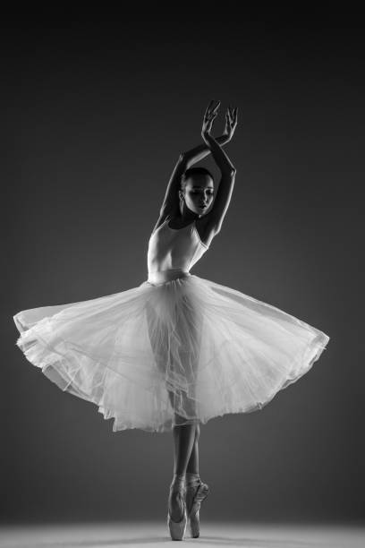 美しいバレエダンサー - ballet dancer dancing performer ストックフォトと画像