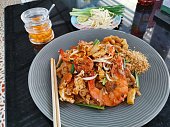 pad-thai-thai-fried-nudeln-mit-garnelen.jpg?b=1&s=170x170&k=20&c=KfGbePx97lByAG23ObqeJWPKHzApeLjeJhurtI-w4XE=