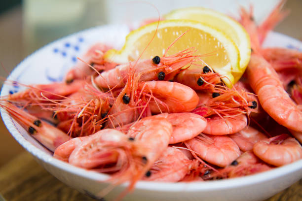 seafood platte - prepared shrimp prawn seafood salad imagens e fotografias de stock