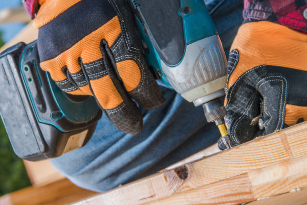 istock Small Garden Woodworking with Cordless Drill Driver 1253859642