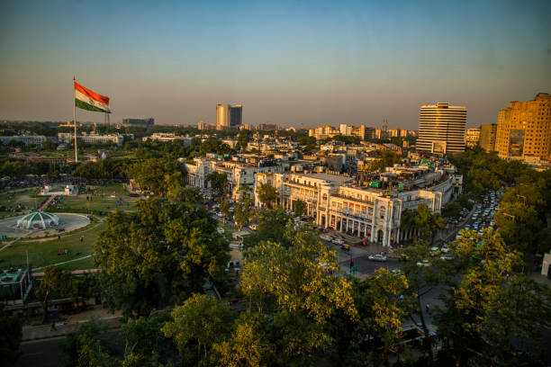 국기가 있는 코노트 장소 - new delhi 이미지 뉴스 사진 이미지