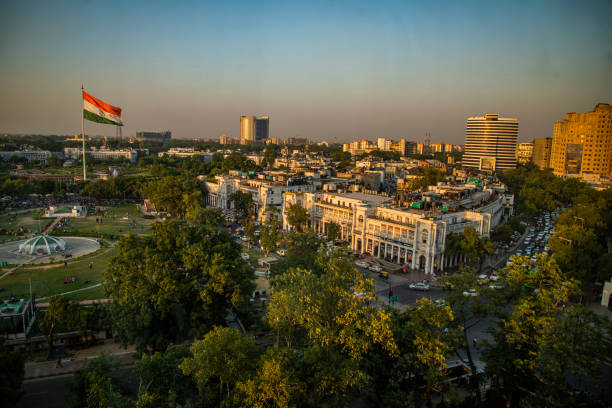 connaught place with national flag - delhi imagens e fotografias de stock