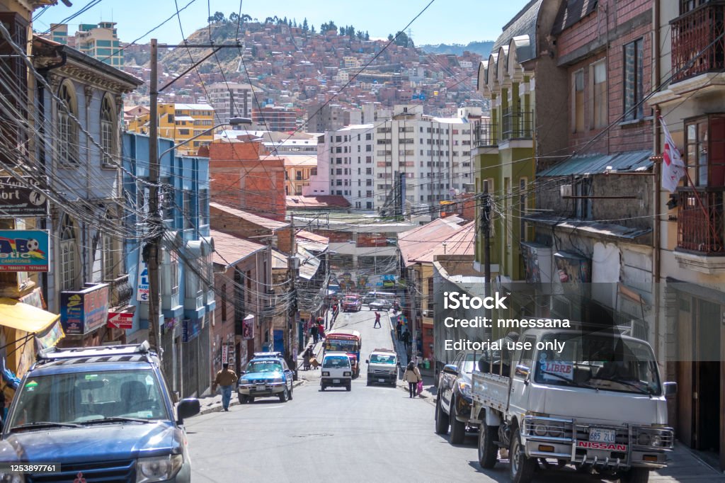  Vista Panorámica De La Paz En Bolivia Foto de stock y más banco de imágenes de Aire libre - iStock