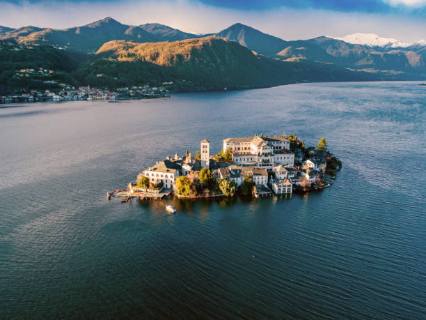 italian island dronephoto - islas borromeas fotografías e imágenes de stock