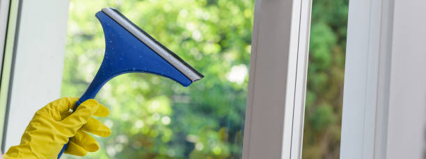 istock Cleaning of closed vinyl plastic window 1253928615