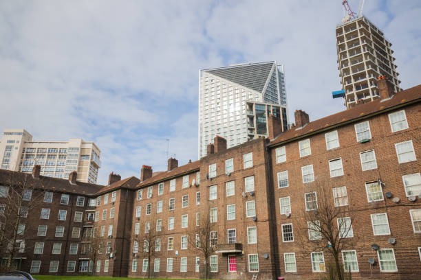 istock Mixture of new developments and old council blocks in south London 1253935016