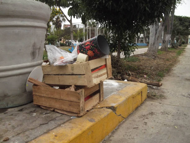istock Rubbish on III Street 1253950615