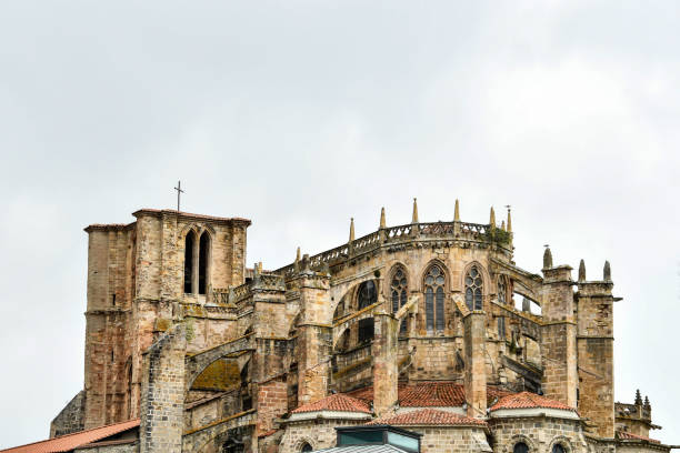 vista da cidade do velho país basco de castro urdiales espanha europa - castro - fotografias e filmes do acervo