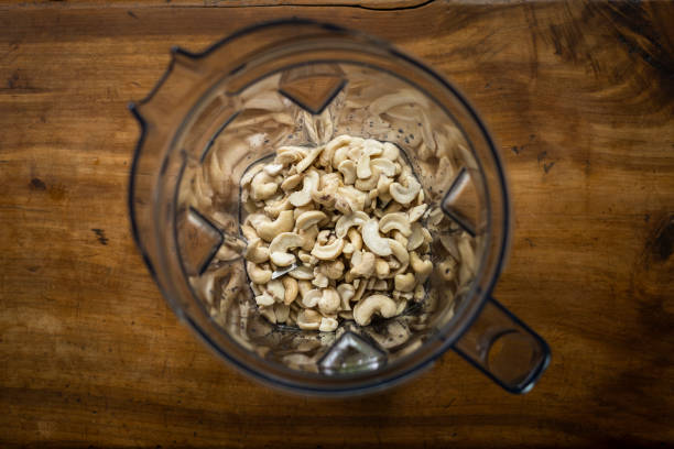 Raw Cashews in a Blender - fotografia de stock