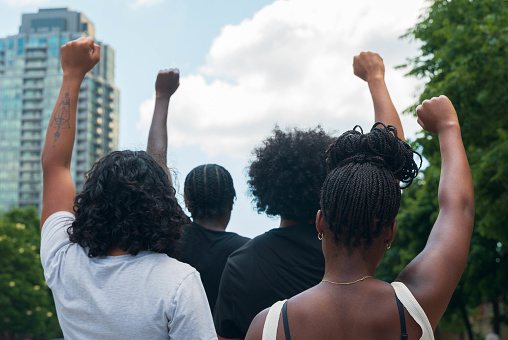 Grupo de afroamericanos protestan photo