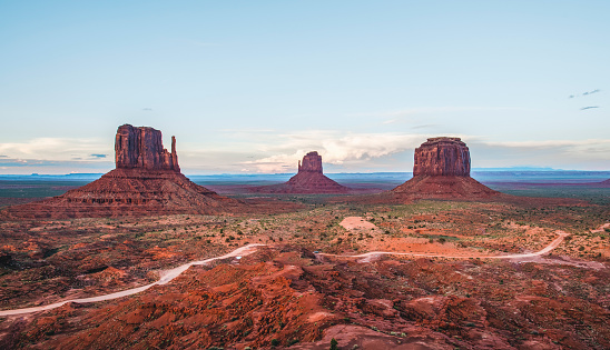 A red-sand desert region on the Arizona-Utah border known for the towering sandstone buttes.