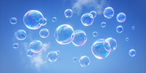 мыльные пузыри, летящие в голубом небе - soap sud bubble mid air circle стоковые фото и изображения