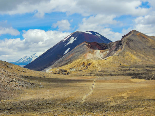 통가리로 알프스 횡단, 뉴질랜드 전망 - tongariro crossing 뉴스 사진 이미지