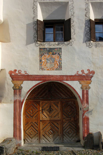 과르다 마을 엥가딘 스위스의 고대 주택 - switzerland tourism wall window 뉴스 사진 이미지